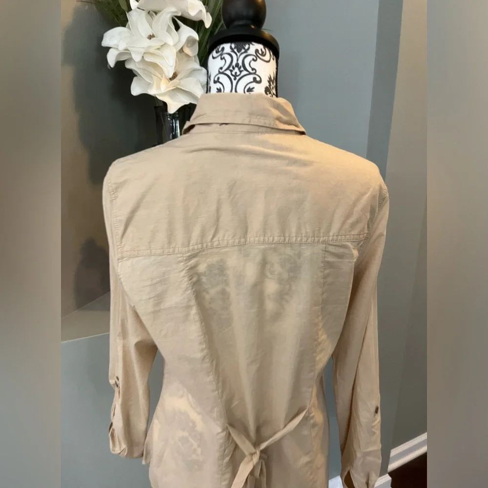 Nine West Jeans size medium tan button down shirt - Picture 9 of 9